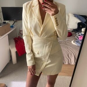 Zara blazer dress in light yellow size small never worn